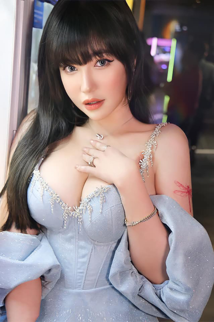 Elly Trần: Từ hot girl tới bà mẹ 2 con gợi cảm bậc nhất showbiz Việt - 8