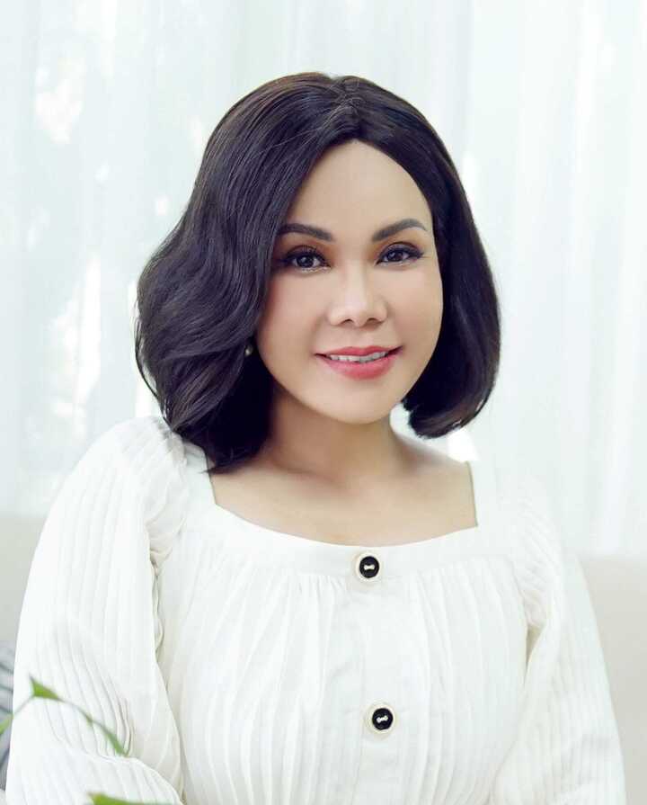 Sao Việt 10/11: Cát Phượng gợi cảm bất ngờ ở tuổi 52 - 6