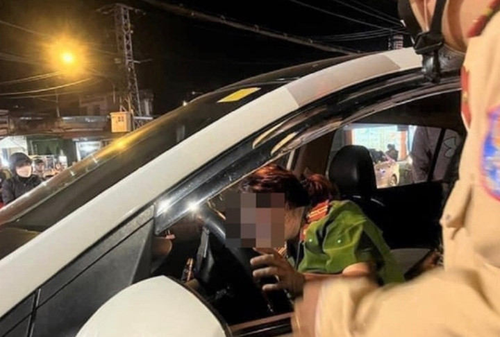 Nữ thiếu tá công an lái xe khi say bị phạt 46 triệu đồng - 1