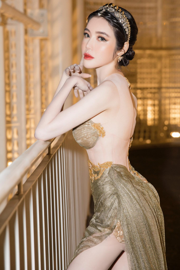 Elly Trần: Từ hot girl tới bà mẹ 2 con gợi cảm bậc nhất showbiz Việt - 7