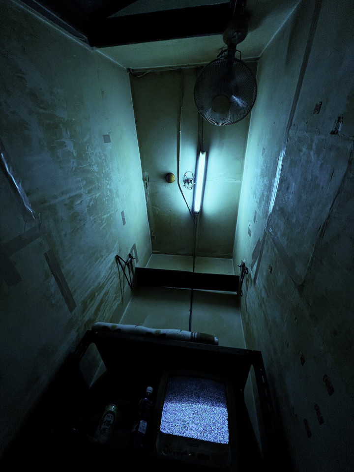 Thuê khách sạn giá rẻ để tiết kiệm, chàng trai 'choáng' khi đến nhận phòng - 6