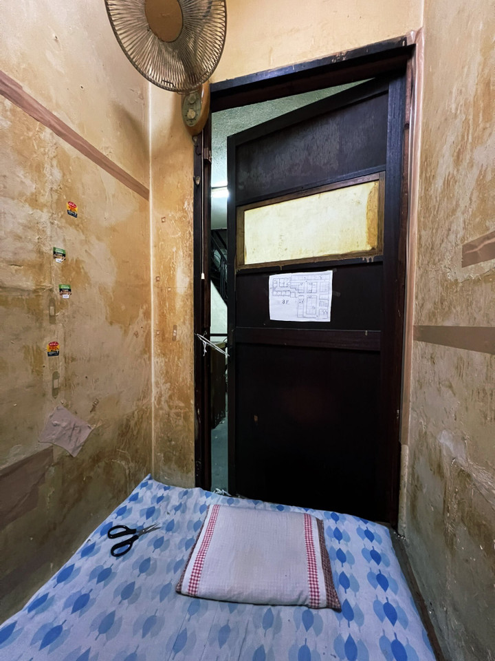 Thuê khách sạn giá rẻ để tiết kiệm, chàng trai 'choáng' khi đến nhận phòng - 4