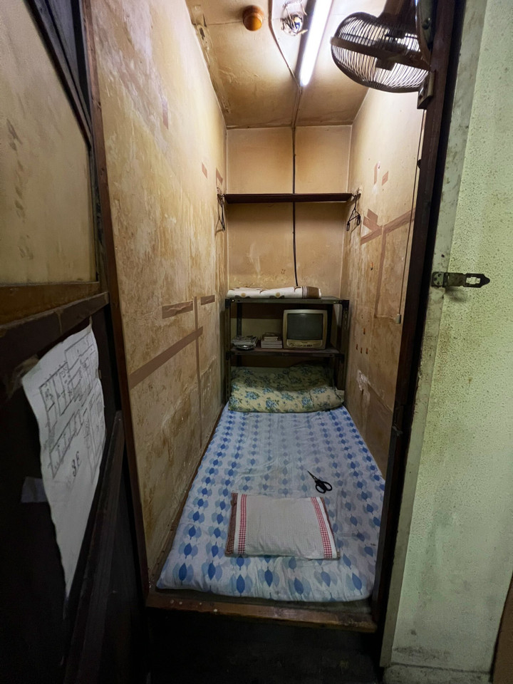 Thuê khách sạn giá rẻ để tiết kiệm, chàng trai 'choáng' khi đến nhận phòng - 1