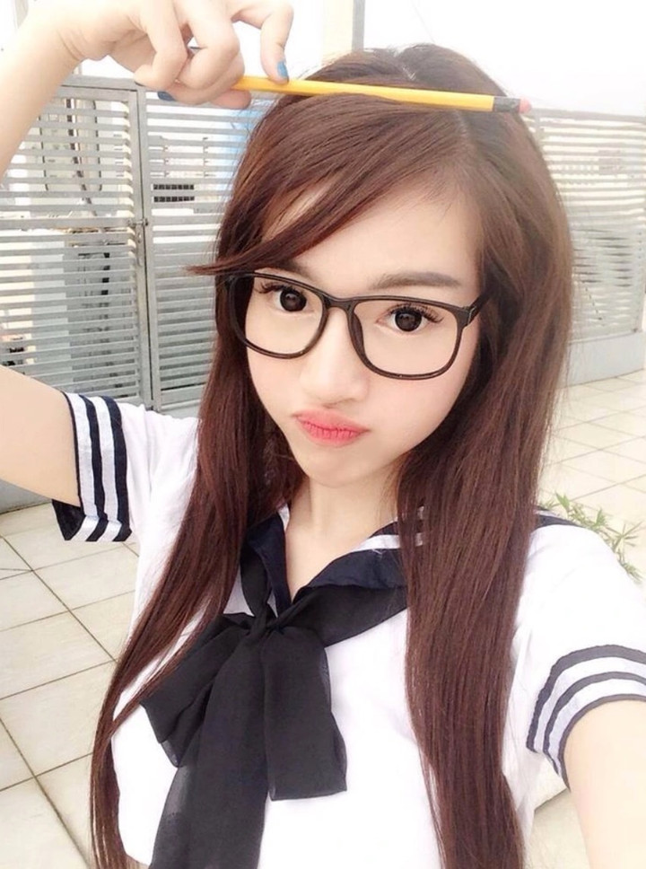 Elly Trần: Từ hot girl tới bà mẹ 2 con gợi cảm bậc nhất showbiz Việt - 1