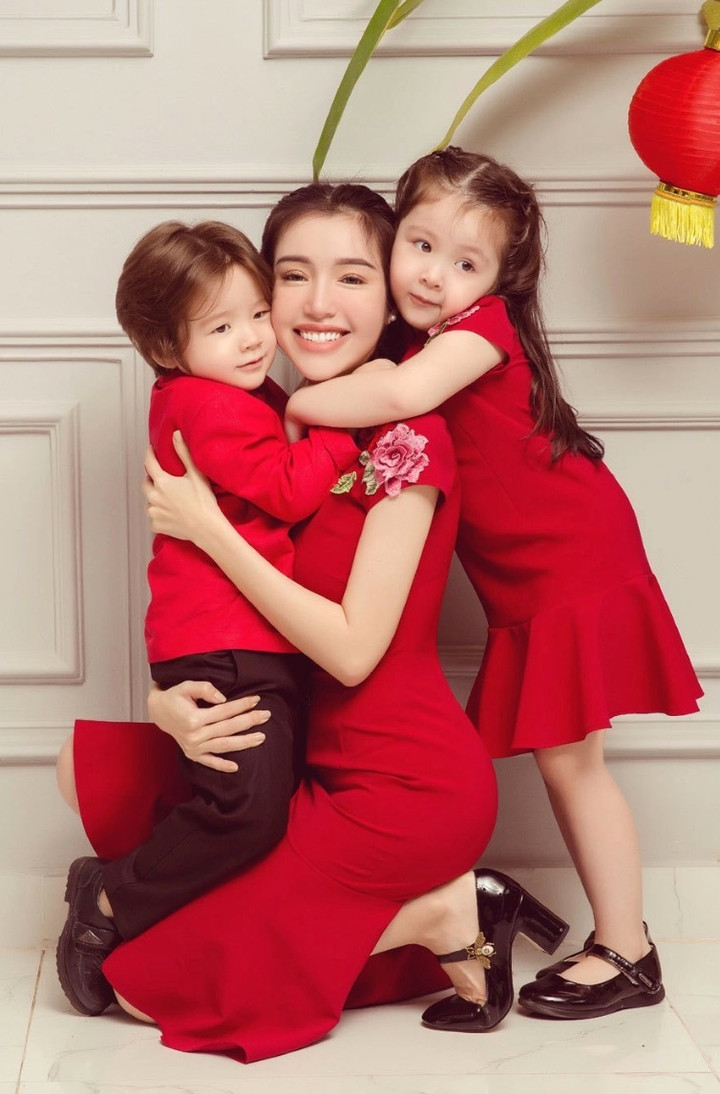 Elly Trần: Từ hot girl tới bà mẹ 2 con gợi cảm bậc nhất showbiz Việt - 10