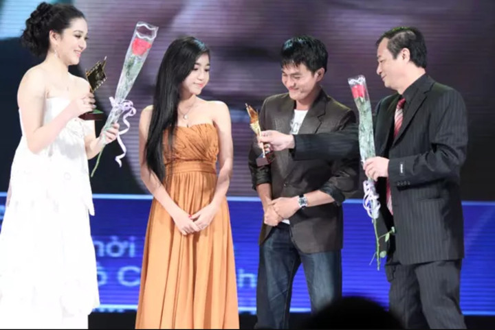 Elly Trần: Từ hot girl tới bà mẹ 2 con gợi cảm bậc nhất showbiz Việt - 4