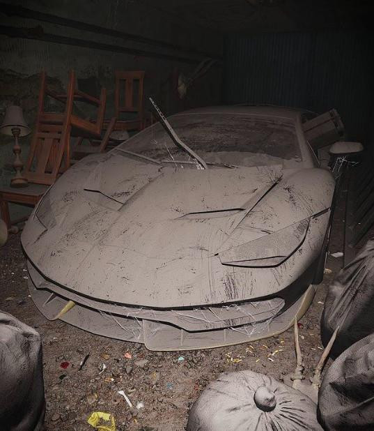 Sự thật phía sau những siêu xe đắt tiền nằm phủ bụi trong nhà kho