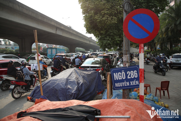 Sở GTVT Hà Nội nêu lý do không thể xén vỉa hè thu hẹp lô cốt chiếm đường - 5