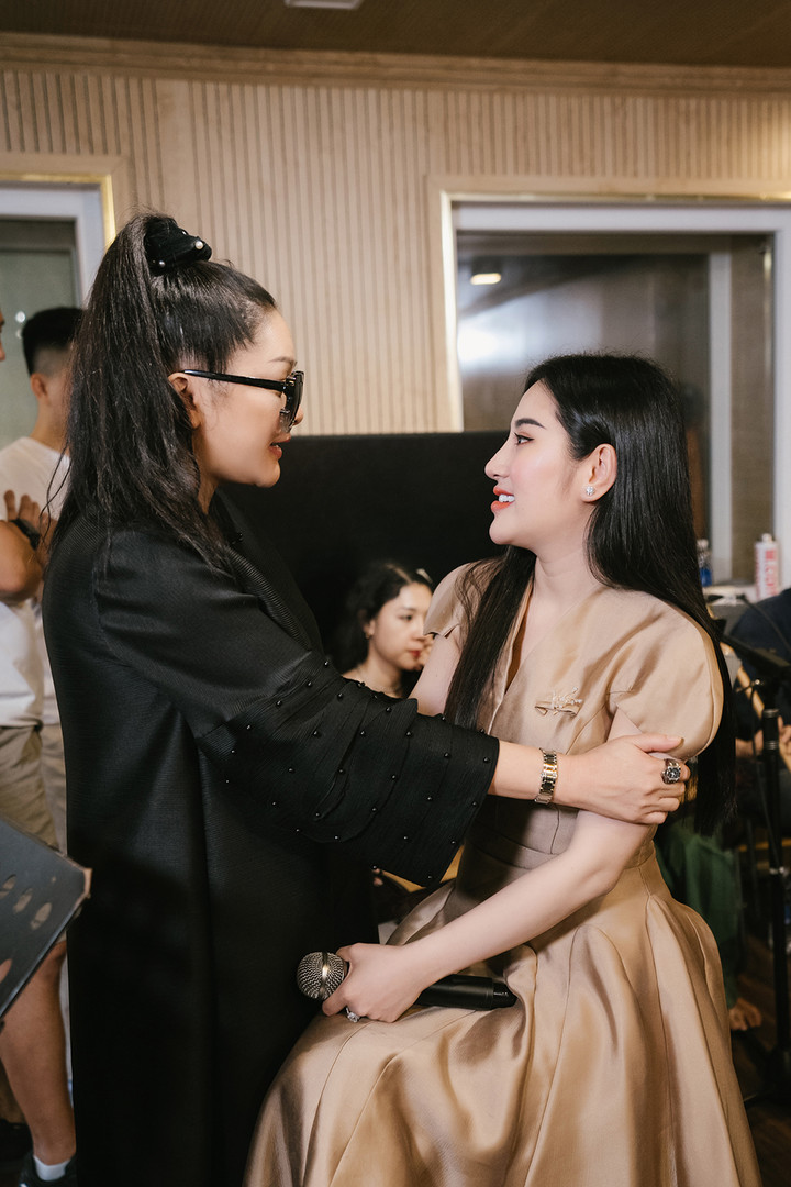 Danh ca Như Quỳnh say sưa tập hát cùng Trấn Thành - 3