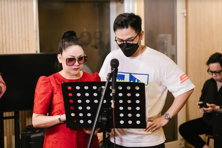 Danh ca Như Quỳnh say sưa tập hát cùng Trấn Thành - 6