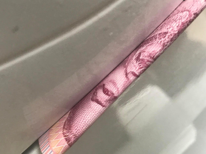 Bí mật giấu sau tờ giấy xin lỗi của kẻ lấy cắp áo mưa khiến chủ xe bất ngờ - 3