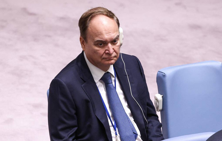 Mỹ bất ngờ gỡ hạn chế tài chính với cơ quan đại diện ngoại giao Nga - 1