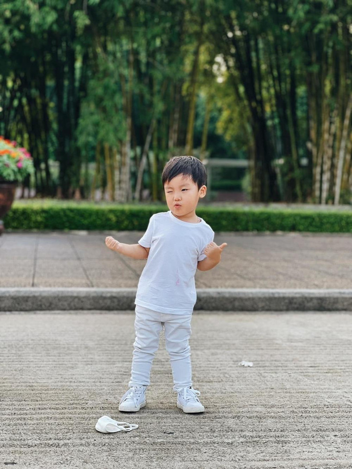 Hòa Minzy viết tâm thư xin lỗi vì không có nhiều thời gian ở bên con - 4