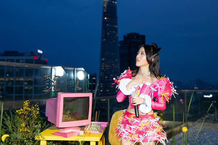 Phùng Khánh Linh dùng âm nhạc chữa lành nỗi đau mất người thân - 1