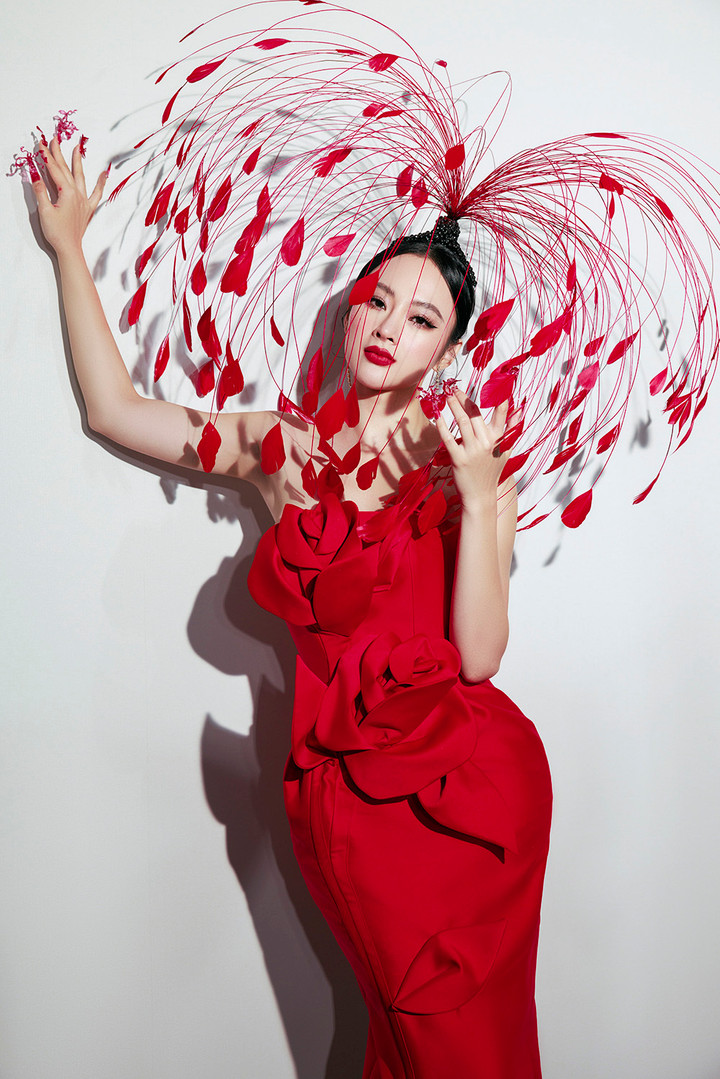 Angela Phương Trinh nổi bật khi tái xuất thảm đỏ - 2