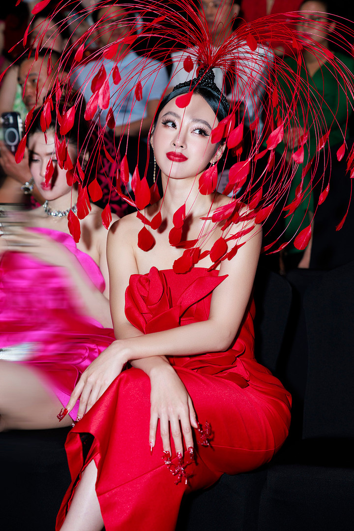 Angela Phương Trinh nổi bật khi tái xuất thảm đỏ - 3