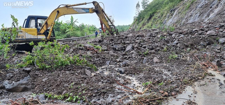 Nhiều tuyến đường ở tỉnh Phú Yên bị chia cắt vì mưa lớn - 2