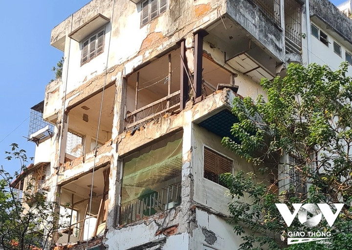 Hà Nội làm gì để thúc tiến độ di dời, cải tạo chung cư nguy hiểm cấp D? - 1