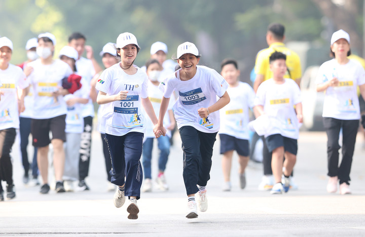 Học sinh, sinh viên Thủ đô tham gia giải chạy 'S-Race Hà Nội' - 3