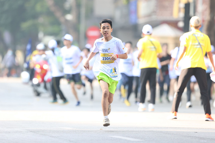 Học sinh, sinh viên Thủ đô tham gia giải chạy 'S-Race Hà Nội' - 4