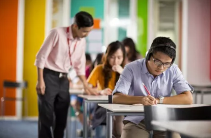 Mất vài chục triệu luyện thi IELTS, thí sinh 'chết đứng' vì kỳ thi bị tạm dừng - 1