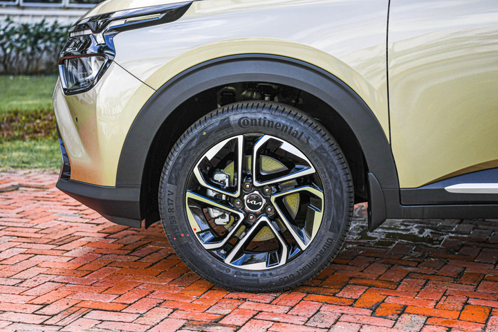 Chi tiết Kia Carens phiên bản đắt nhất: Động cơ diesel, giá 859 triệu đồng - 4