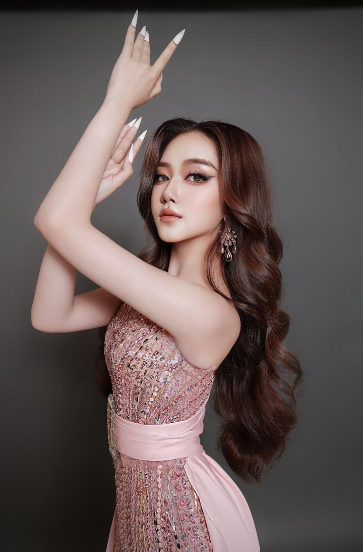 Nguyễn Vũ Thoại Nghi lộng lẫy trong trang phục dạ hội của NTK Brian Võ - 2