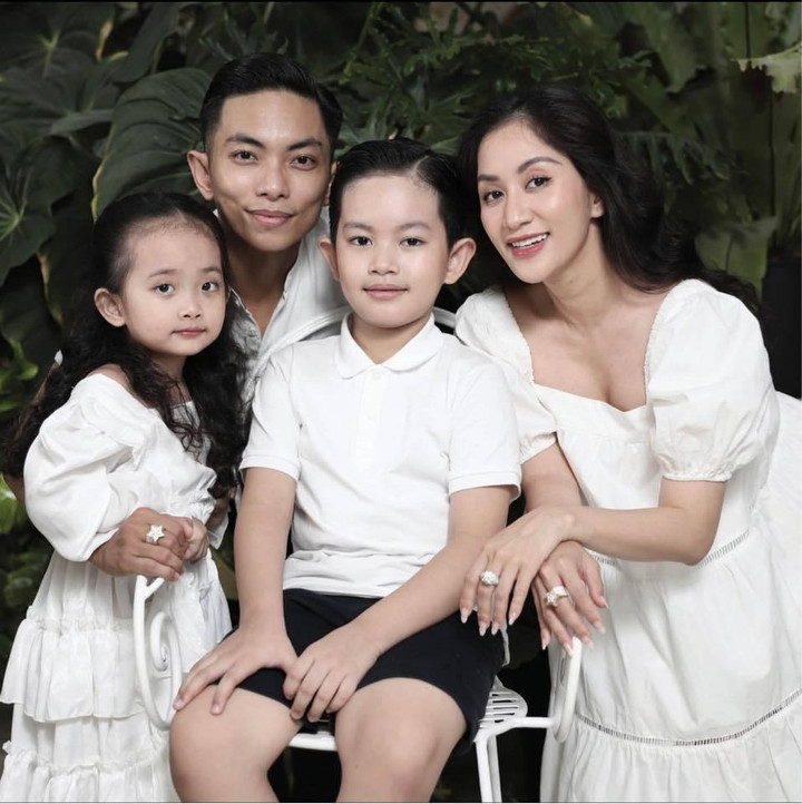 Hé lộ thiệp cưới của Khánh Thi – Phan Hiển, khách mời đầu tiên là người đặc biệt - 2