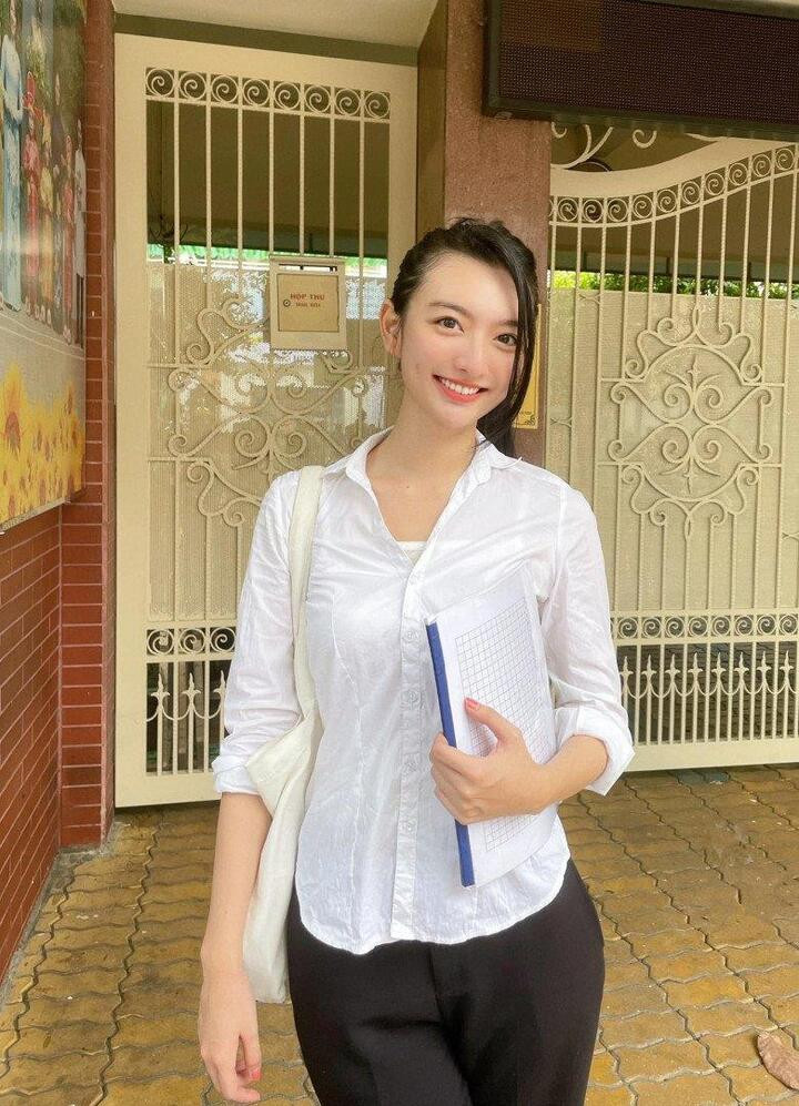 Cháu nội nhà bác học Lương Đình Của từng bỏ thi hoa hậu làm cô giáo