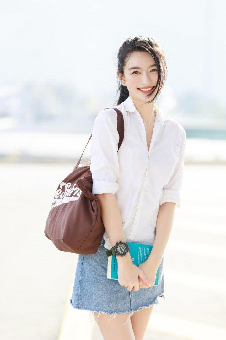 Cháu nội nhà bác học Lương Đình Của từng bỏ thi hoa hậu làm cô giáo