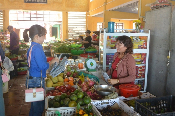 Người dân đảo Cù Lao Chàm 'tẩy chay' ống hút nhựa, chai nhựa, túi ni lông - 1