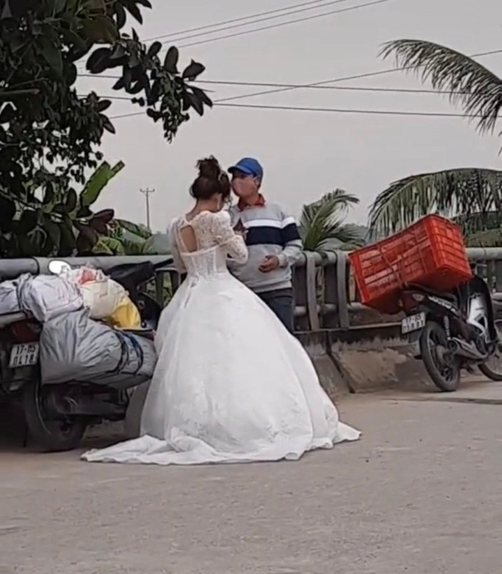 Khoảnh khắc hài hước khi cô dâu tạm thời 'nghỉ cưới' sau cuộc gọi của shipper - 6