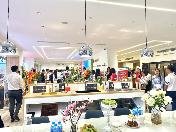 HMH khai trương showroom tại Hà Nội để phục vụ khách hàng được tận tụy hơn - 1