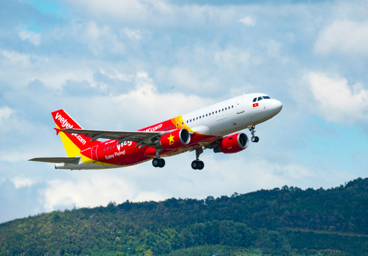 Chào đón khách hàng thứ 150 triệu, Vietjet tặng voucher trị giá tới 500.000 đồng - 1