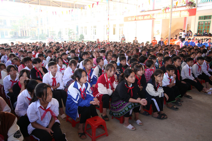 Nhiều hoạt động ý nghĩa nhân tháng Tri ân khách hàng của EVNNPC năm 2022 - 1