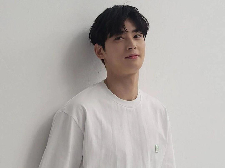 Vẻ điển trai của 'nam thần' được khen là đẹp hơn cả Hyun Bin - 8