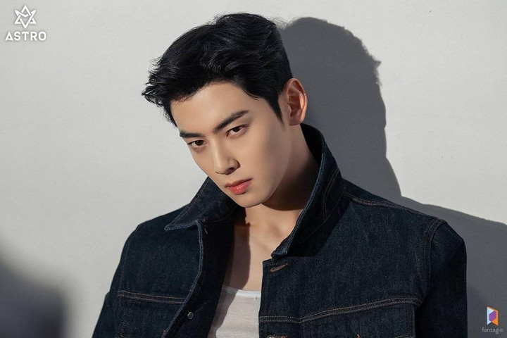 Vẻ điển trai của 'nam thần' được khen là đẹp hơn cả Hyun Bin - 6