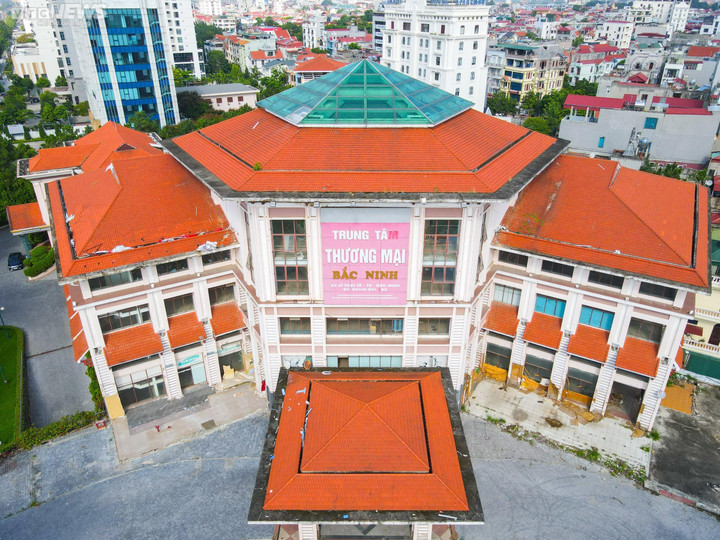 Cận cảnh trung tâm thương mại bỏ không trên khu 'đất vàng' ở TP Bắc Ninh - 1