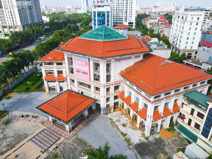 Cận cảnh trung tâm thương mại bỏ không trên khu 'đất vàng' ở TP Bắc Ninh - 3