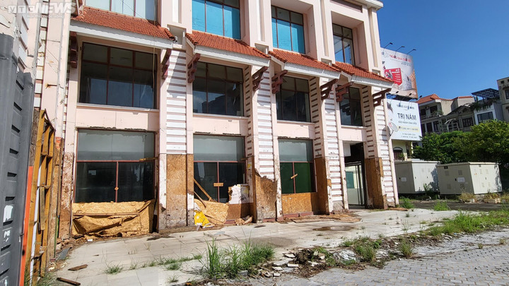 Cận cảnh trung tâm thương mại bỏ không trên khu 'đất vàng' ở TP Bắc Ninh - 5