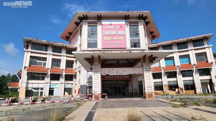 Cận cảnh trung tâm thương mại bỏ không trên khu 'đất vàng' ở TP Bắc Ninh - 9