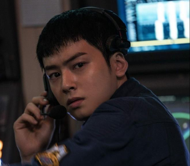 Vẻ điển trai của 'nam thần' được khen là đẹp hơn cả Hyun Bin - 1