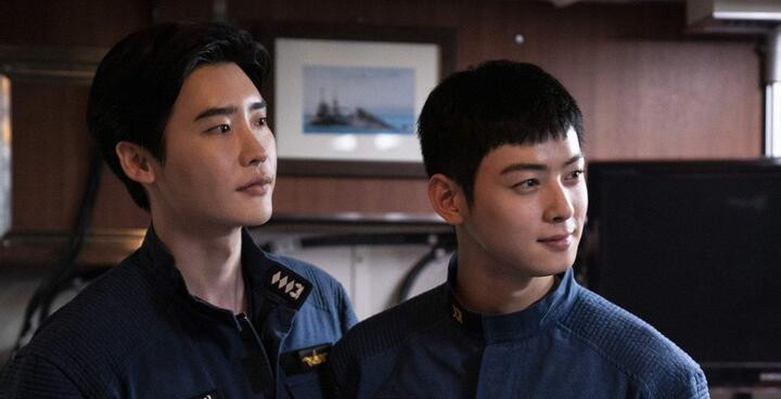 Vẻ điển trai của 'nam thần' được khen là đẹp hơn cả Hyun Bin - 4