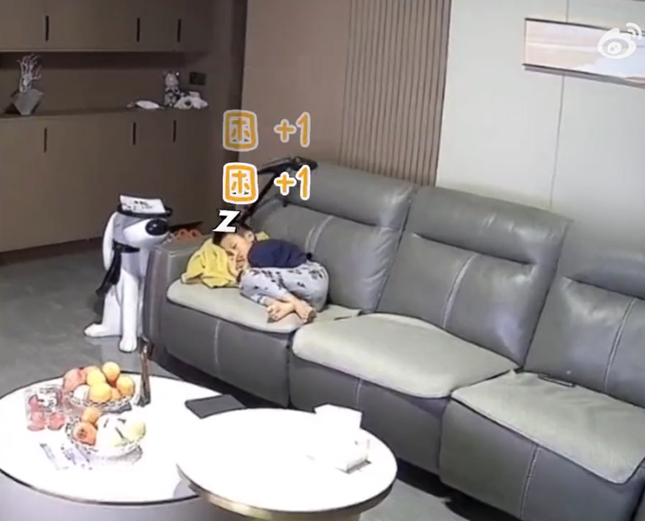 Cậu bé mê tivi không tắm rửa học hành, hình phạt của bố mẹ gây ý kiến trái chiều - 3