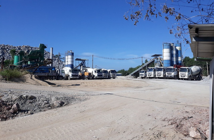 Xây trạm trộn bê tông trên đất rừng, một doanh nghiệp bị phạt 150 triệu đồng - 1