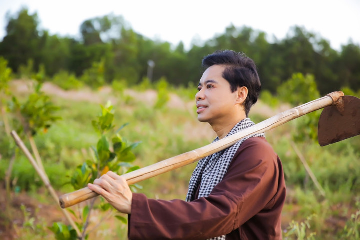 Ngọc Sơn rơi nước mắt khi sáng tác về người nông dân - 1