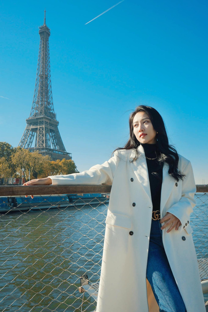 Vẻ gợi cảm khác hẳn trên phim của nữ chính khờ khạo trong 'Mẹ rơm' - 10