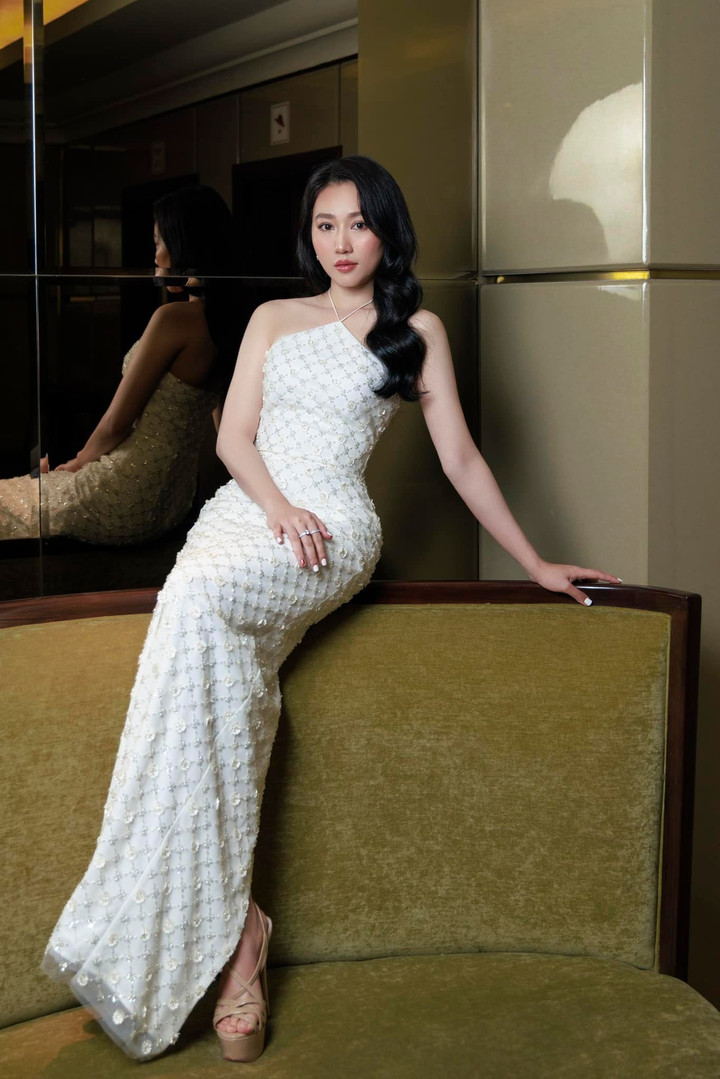 Vẻ gợi cảm khác hẳn trên phim của nữ chính khờ khạo trong 'Mẹ rơm' - 5