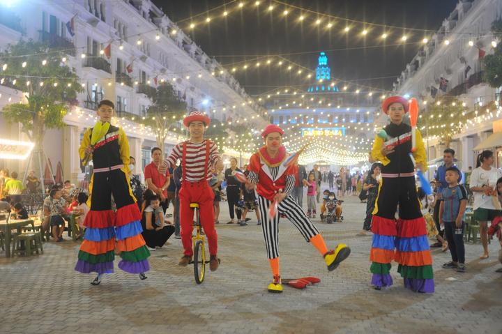 Thêm sắc màu cho tuổi thơ tại Danko Square - sắc màu lễ hội châu Âu - 3