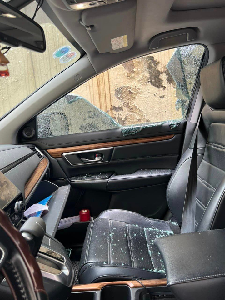 Thực hư ô tô bị kẻ gian đập kính, lấy trộm 100 triệu đồng ở Hà Nội - 1